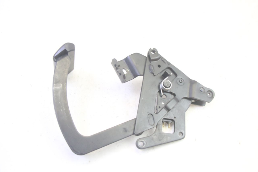 photo de PARKERINGSREMMHEVEL YAMAHA TRICITY 300 (2020 - 2024) - Bevestigingspunten