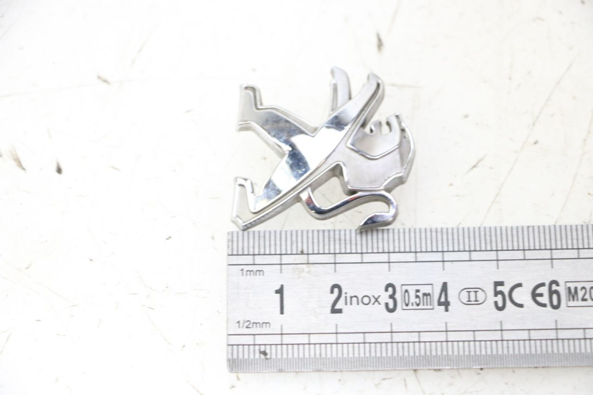 photo de MERKLOGO PEUGEOT SATELIS 125 (2013 - 2018) - Detail van het onderdeel