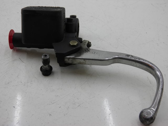 photo de ACHTERREM HOOFDREMSILINDER APRILIA LEONARDO ST 250 (2002 - 2005) - Hoofdaanzicht