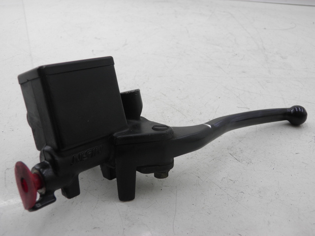 photo de ACHTERREM HOOFDREMSILINDER HONDA FES PANTHEON 125 (2003 - 2007) - Technische close-up