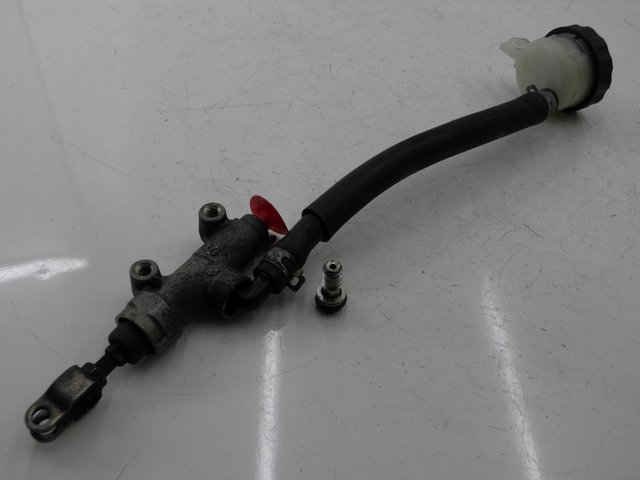 photo de ACHTERREM HOOFDREMSILINDER KAWASAKI ZEPHYR 550 (1991 - 1998) - Hoofdaanzicht