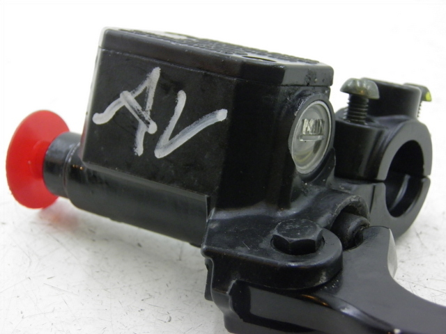 photo de ACHTERREM HOOFDREMSILINDER PIAGGIO XEVO - X EVO 125 (2010 - 2015) - Technische close-up