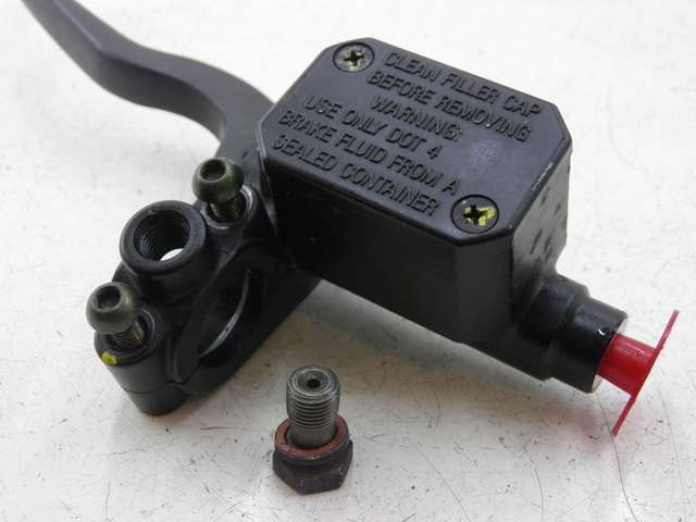 photo de ACHTERREM HOOFDREMSILINDER PIAGGIO XEVO - X EVO 125 (2010 - 2015) - Overzicht