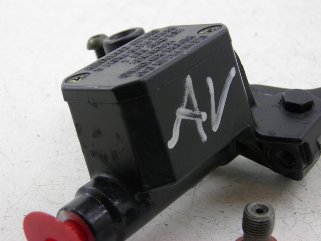 photo de ACHTERREM HOOFDREMSILINDER PIAGGIO XEVO - X EVO 125 (2010 - 2015) - Bevestigingspunten