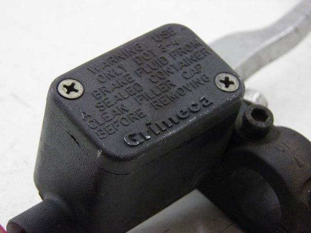 photo de VOORREMHOOFDREMSILINDER APRILIA LEONARDO ST 250 (2002 - 2005) - Technische close-up