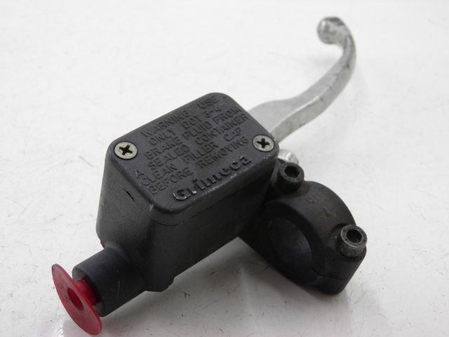 photo de VOORREMHOOFDREMSILINDER APRILIA LEONARDO ST 250 (2002 - 2005) - Bevestigingspunten