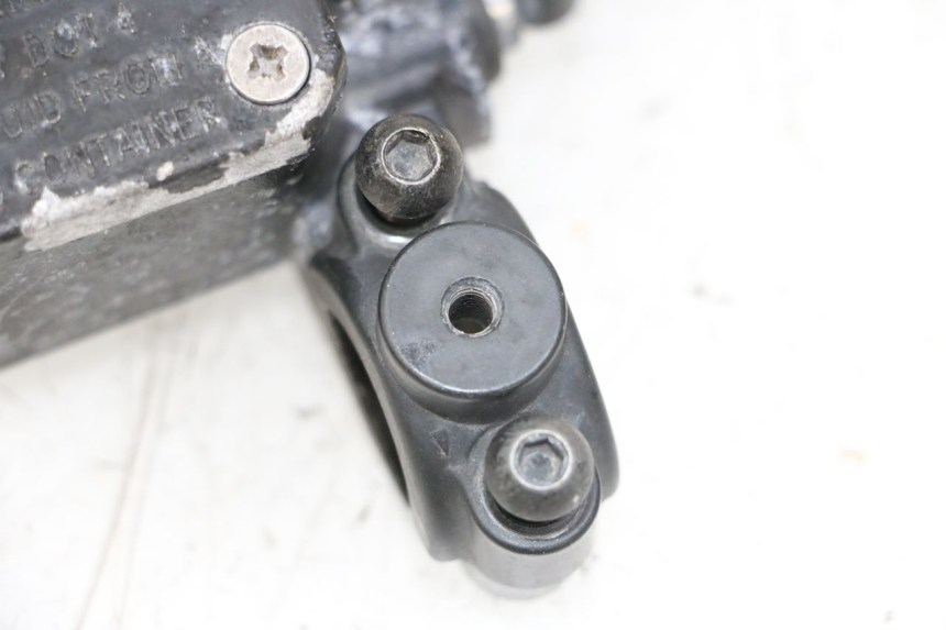 photo de VOORREMHOOFDREMSILINDER MBK BOOSTER SPIRIT NAKED 50 (2004 - 2017) - Andere kijkhoek