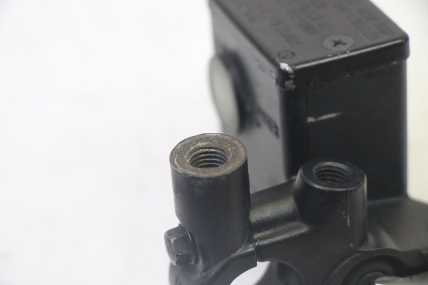 photo de VOORREMHOOFDREMSILINDER SUZUKI BURGMAN 125 (2007 - 2014) - Andere kijkhoek