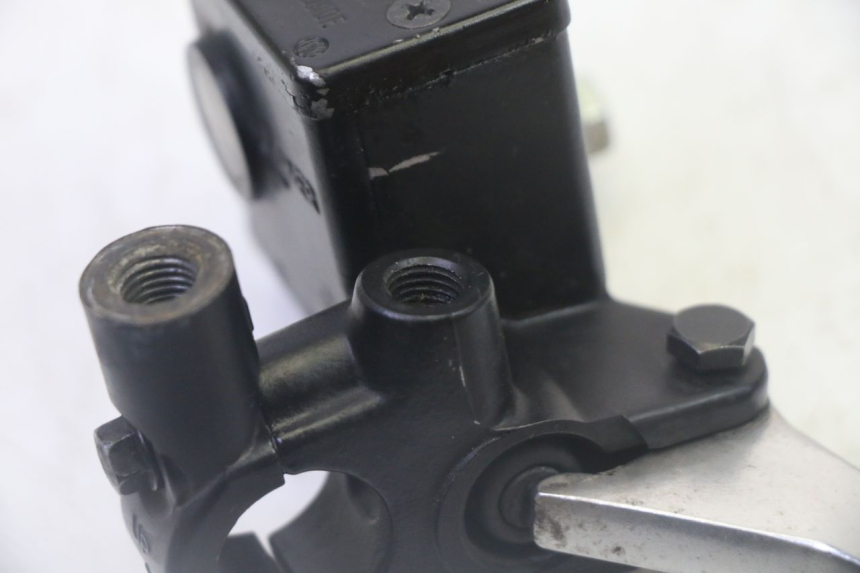 photo de VOORREMHOOFDREMSILINDER SUZUKI BURGMAN 125 (2007 - 2014) - Technische close-up