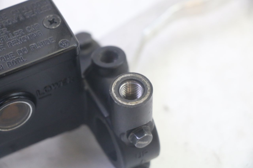 photo de VOORREMHOOFDREMSILINDER SUZUKI BURGMAN 125 (2007 - 2014) - Zoom op gebruiksstaat