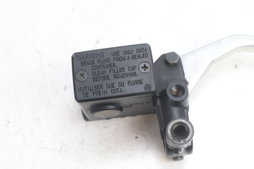 photo de VOORREMHOOFDREMSILINDER SUZUKI BURGMAN 125 (2007 - 2014) - Detail van het onderdeel