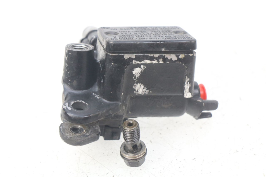 photo de VOORREMHOOFDREMSILINDER HONDA CBR R 125 (2003 - 2006) - Andere kijkhoek