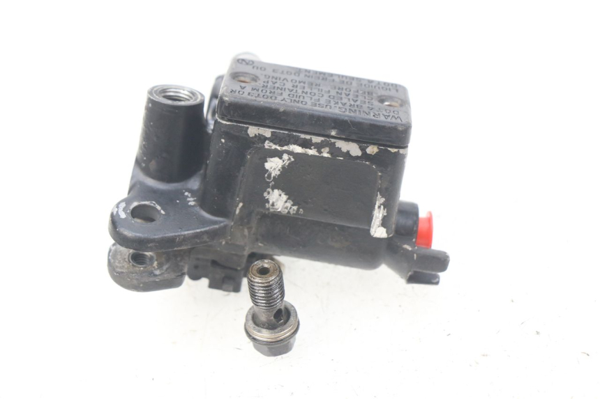 photo de VOORREMHOOFDREMSILINDER HONDA CBR R 125 (2003 - 2006) - Overzicht