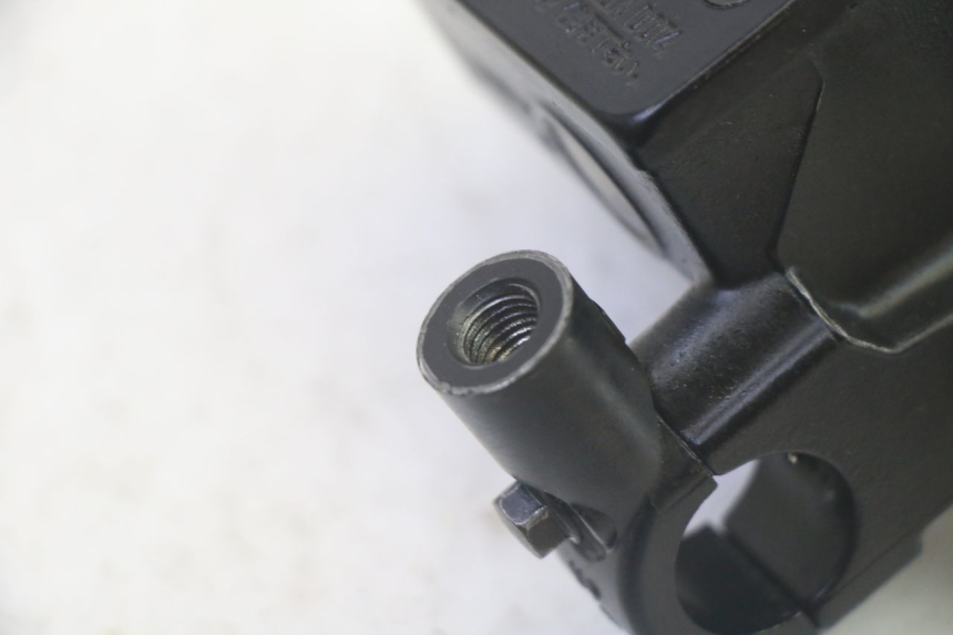 photo de VOORREMHOOFDREMSILINDER SUZUKI DL V STROM 1000 (2002 - 2007) - Zoom op gebruiksstaat