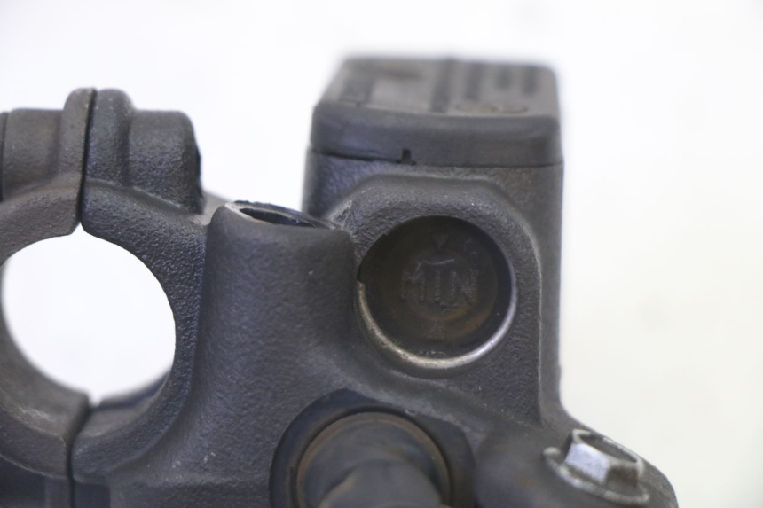 photo de VOORREMHOOFDREMSILINDER PEUGEOT ELYSTAR 50 (2002 - 2014) - Bevestigingspunten