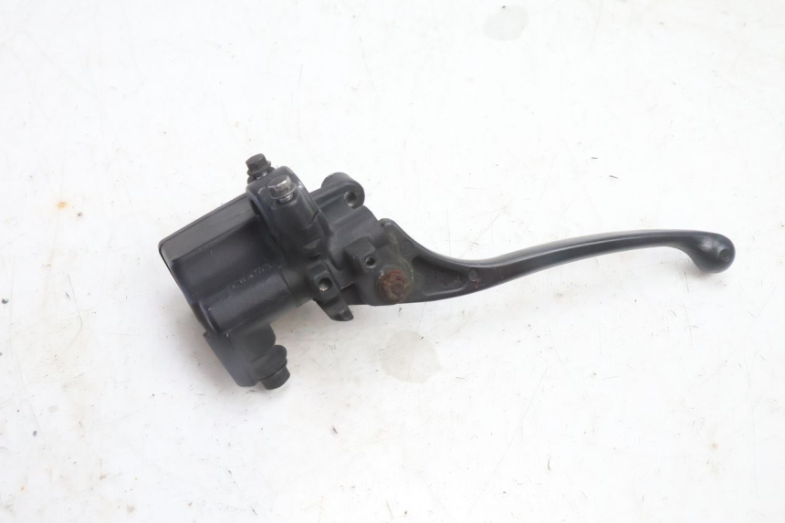 photo de VOORREMHOOFDREMSILINDER HONDA FES PANTHEON 2T 125 (1998 - 2002) - Andere kijkhoek