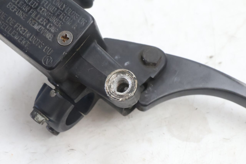 photo de VOORREMHOOFDREMSILINDER HONDA FES PANTHEON 2T 125 (1998 - 2002) - Technische close-up