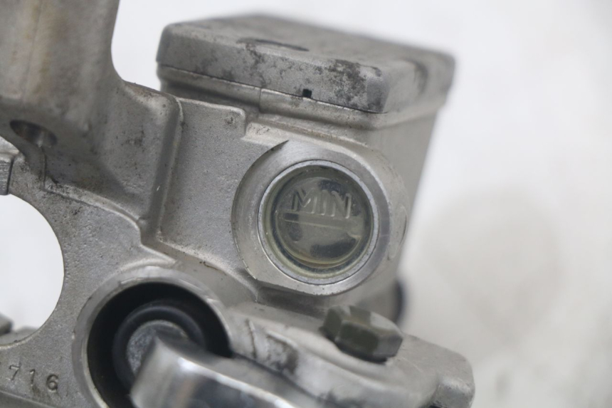 photo de VOORREM HOOFDREMSILINDER MBK FLAME X 125 (2004 - 2007) - Bevestigingspunten