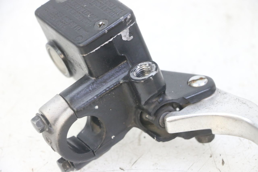 photo de VOORREMHOOFDREMSILINDER HONDA FORZA ABS 300 (2013 - 2017) - Bevestigingspunten