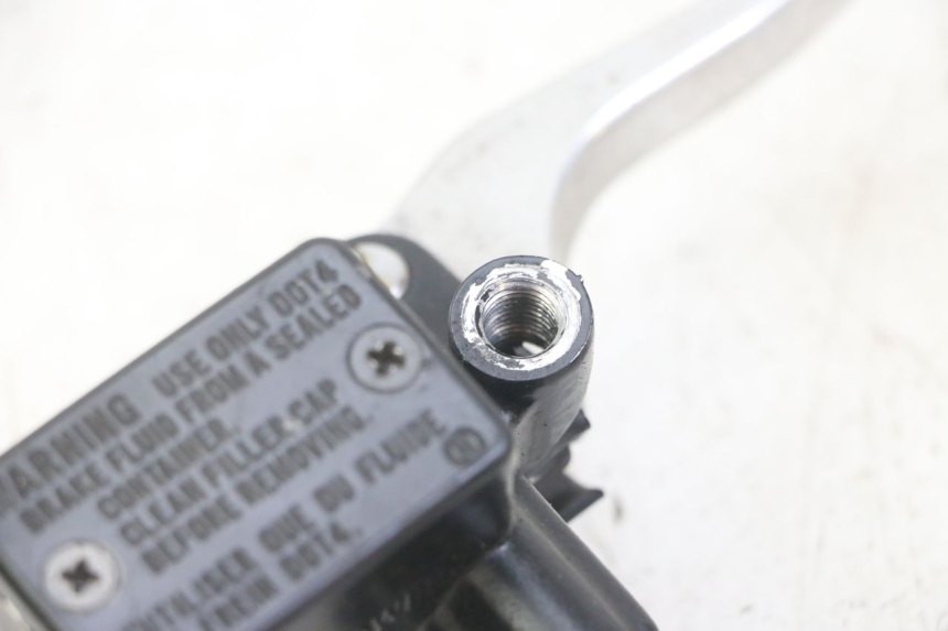 photo de VOORREMHOOFDREMSILINDER HONDA FORZA ABS 300 (2013 - 2017) - Markeringen en referenties