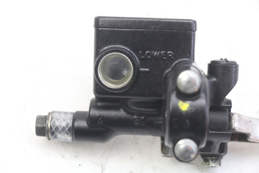 photo de VOORREM HOOFDREMSILINDER HONDA FORZA 125 (2015 - 2016) - Andere kijkhoek