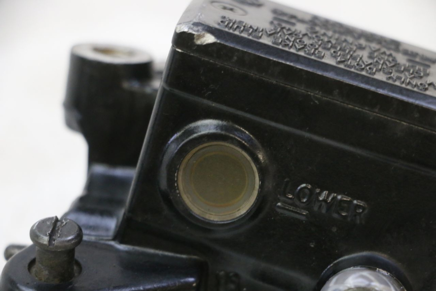 photo de VOORREM HOOFDREMSILINDER YAMAHA FZ6 N FAZER 600 (2004 - 2006) - Zoom op gebruiksstaat