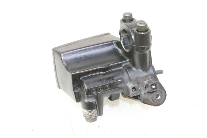 photo de VOORREM HOOFDREMSILINDER YAMAHA FZ6 N FAZER 600 (2004 - 2006) - Andere kijkhoek