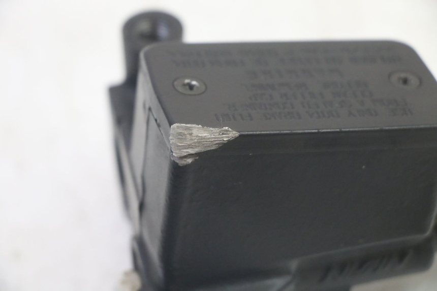 photo de VOORREM HOOFDREMSILINDER SUZUKI GSF N BANDIT 600 (1996 - 1999) - Staat van het oppervlak