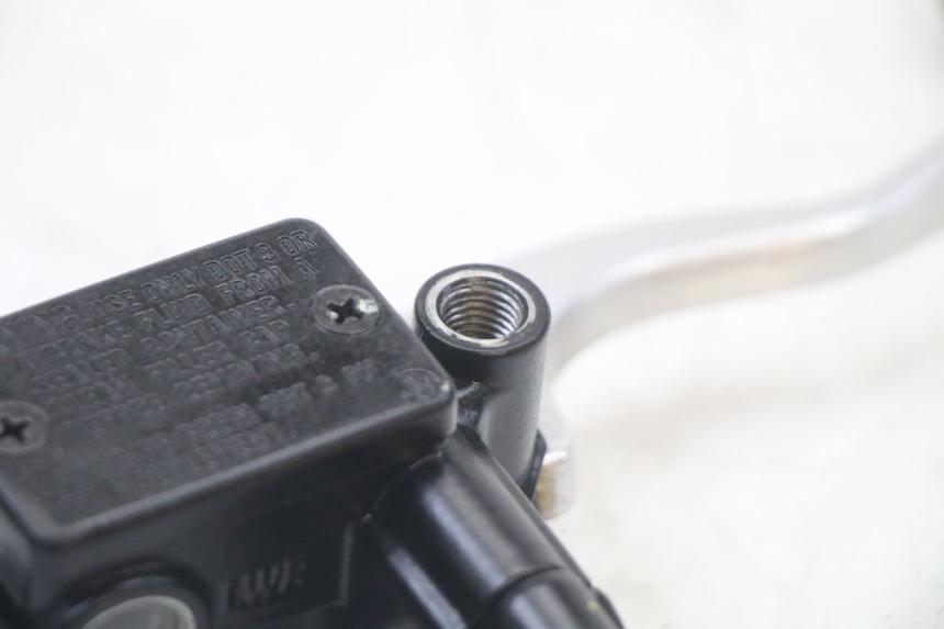 photo de VOORREM HOOFDREMSILINDER HONDA PCX (JF57/JF64) 125 (2014 - 2018) - Andere kijkhoek