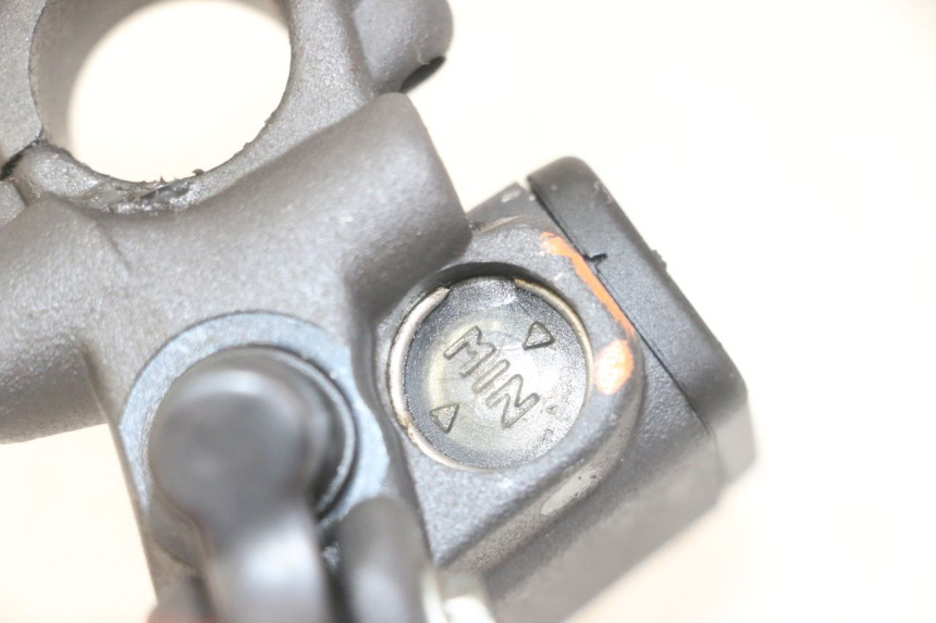 photo de VOORREMHOOFDREMSILINDER PEUGEOT JET FORCE CARBU 50 (2003 - 2016) - Zoom op gebruiksstaat