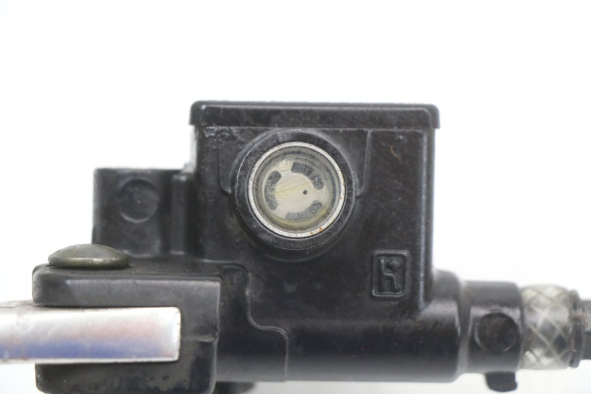 photo de VOORREMHOOFDREMSILINDER PIAGGIO LIBERTY 4T 50 (2018 - 2021) - Andere kijkhoek