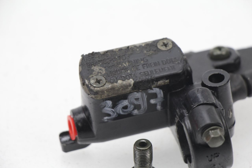 photo de VOORREM HOOFDREMSILINDER PEUGEOT LOOXOR 50 (2001 - 2004) - Technische close-up