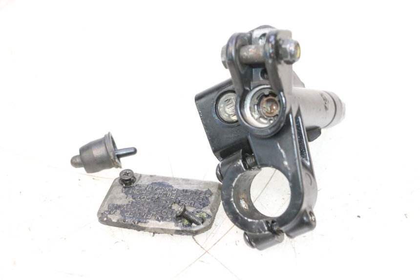 photo de VOORREMHOOFDREMSILINDER PIAGGIO MP3 RL 250 (2006 - 2010) - Technische close-up