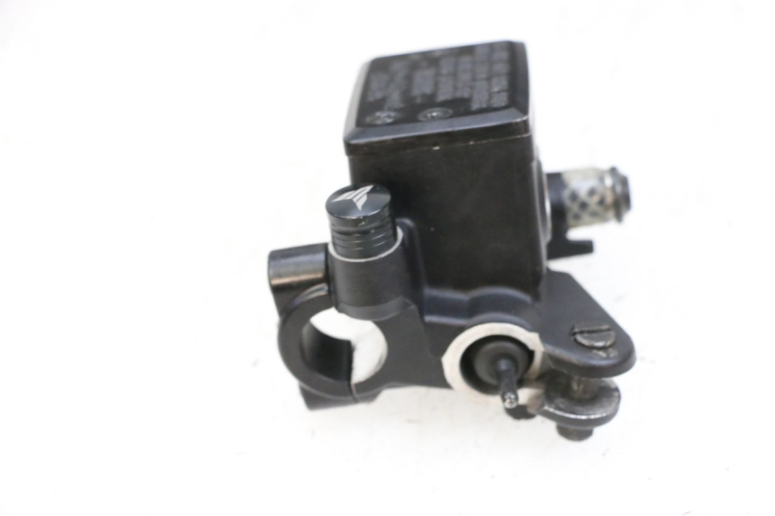 photo de VOORREMHOOFDREMSILINDER YAMAHA MT-07 MT07 ABS 700 (2018 - 2020) - Andere kijkhoek