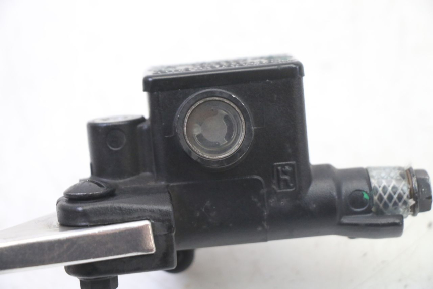 photo de VOORREMHOOFDREMSILINDER PIAGGIO NRG POWER PUREJET 50 (2018 - 2021) - Bevestigingspunten