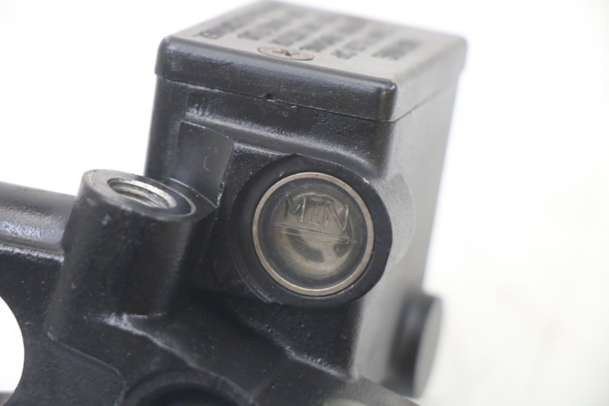 photo de VOORREM HOOFDREMSILINDER PEUGEOT CITYSTAR 125 (2011 - 2017) - Bevestigingspunten