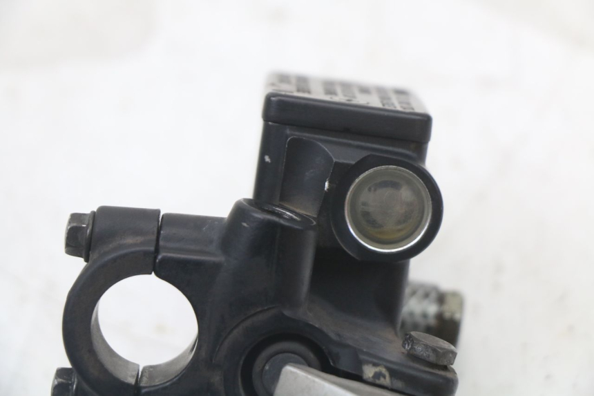 photo de VOORREM HOOFDREMSILINDER PEUGEOT SATELIS 125 (2010 - 2012) - Bevestigingspunten