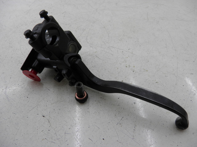 photo de VOORREM HOOFDREMSILINDER PEUGEOT V-CLIC VCLIC 50 (2007 - 2013) - Detail van het onderdeel