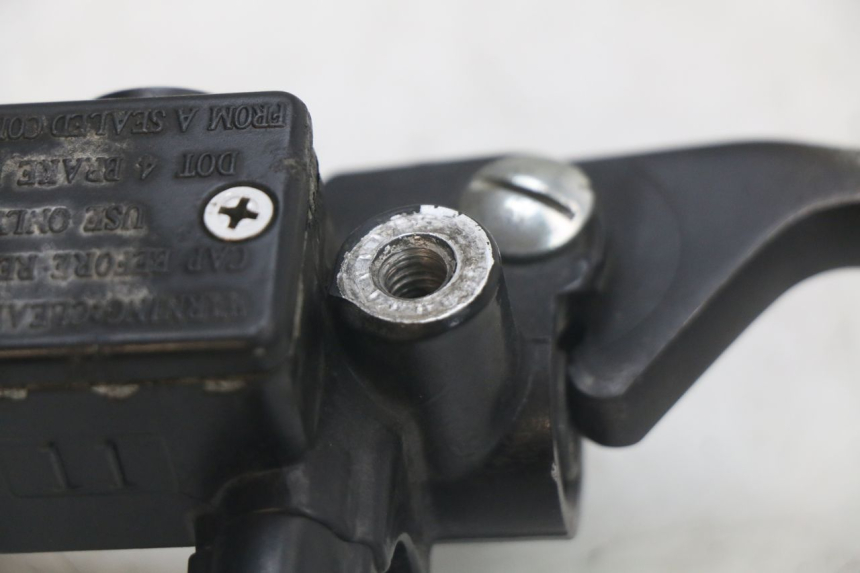 photo de VOORREM HOOFDREMSILINDER PIAGGIO NEW TYPHOON 50 (2010 - 2017) - Andere kijkhoek