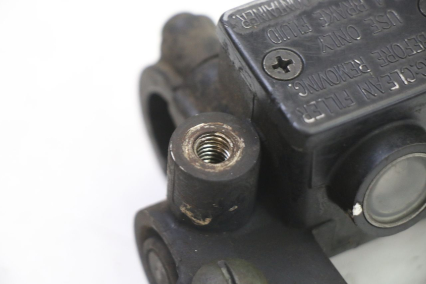 photo de VOORREMHOOFDREMSILINDER GILERA RUNNER SL 50 (2006 - 2009) - Andere kijkhoek