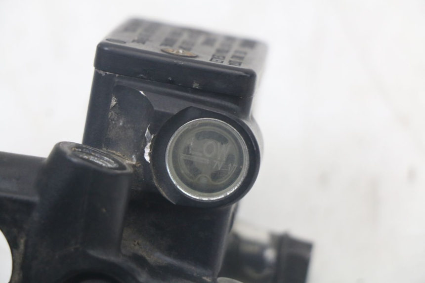 photo de VOORREMHOOFDREMSILINDER PEUGEOT SATELIS 125 (2006 - 2009) - Bevestigingspunten