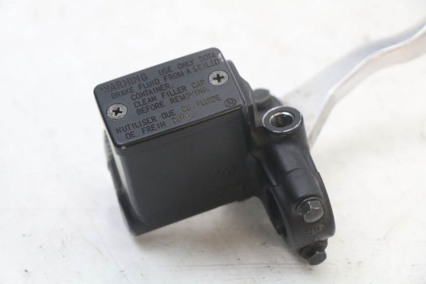 photo de VOORREM HOOFDREMSILINDER PEUGEOT SATELIS 125 (2010 - 2012) - Andere kijkhoek
