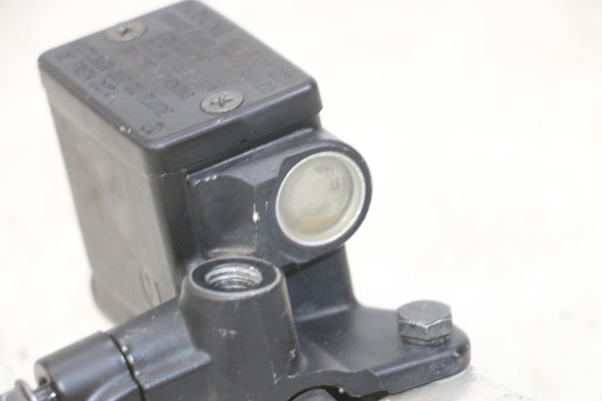 photo de VOORREM HOOFDREMSILINDER PEUGEOT SATELIS 125 (2013 - 2018) - Technische close-up