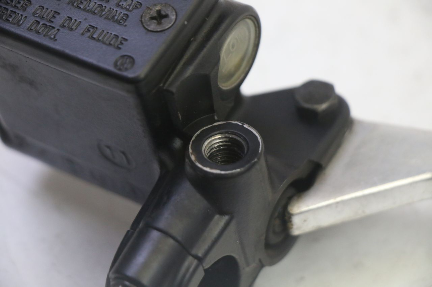 photo de VOORREM HOOFDREMSILINDER PEUGEOT SATELIS 125 (2010 - 2012) - Andere kijkhoek