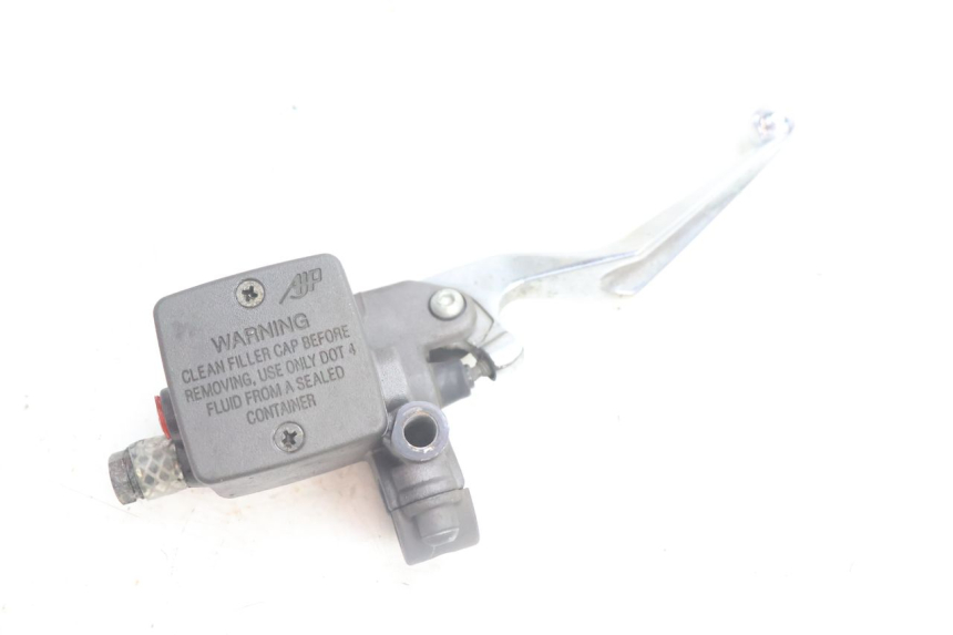 photo de VOORREMHOOFDREMSILINDER PEUGEOT SATELIS 125 (2006 - 2009) - Hoofdaanzicht