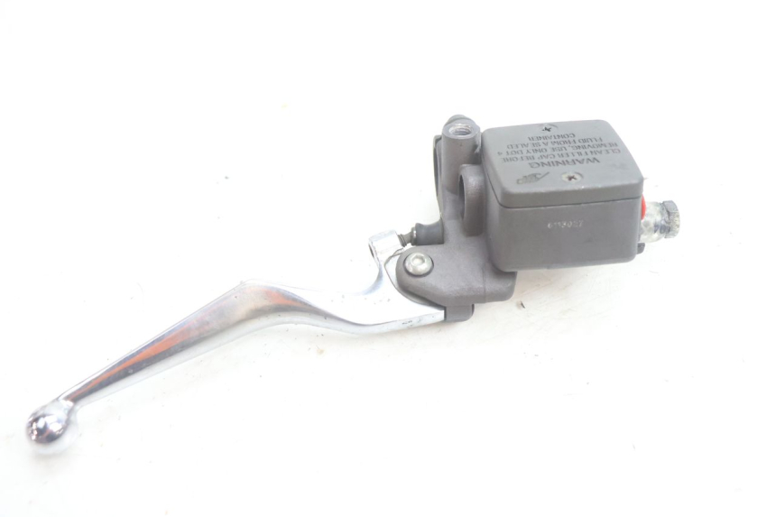 photo de VOORREMHOOFDREMSILINDER PEUGEOT SATELIS 125 (2006 - 2009) - Bevestigingspunten