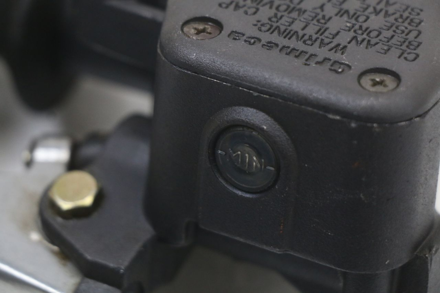 photo de VOORREMHOOFDREMSILINDER APRILIA SCARABEO GT 125 (1999 - 2007) - Staat van het oppervlak