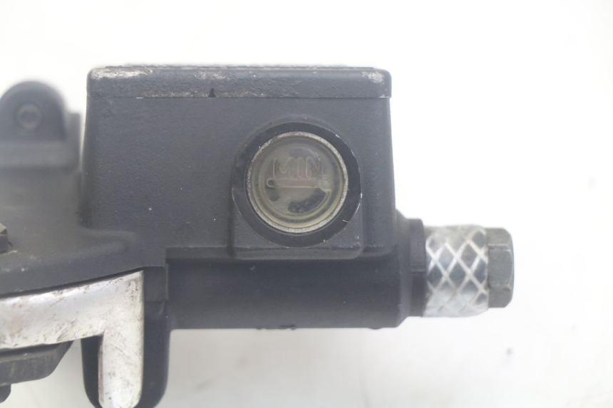 photo de VOORREM HOOFDREMSILINDER APRILIA SCARABEO 100 (2003 - 2012) - Andere kijkhoek