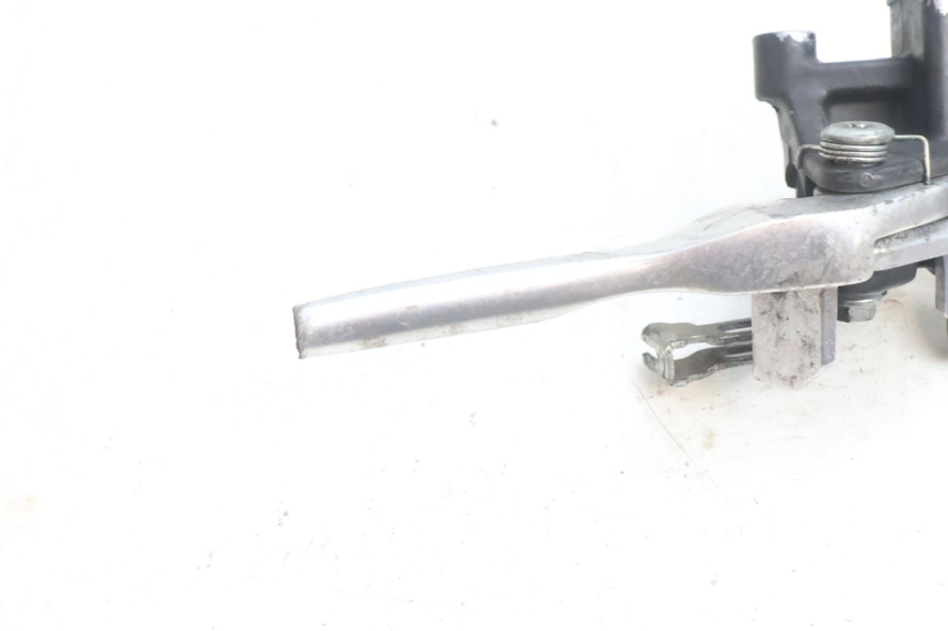 photo de VOORSTE HOOFDREMMER HONDA SH 125 (2001 - 2003) - Bevestigingspunten