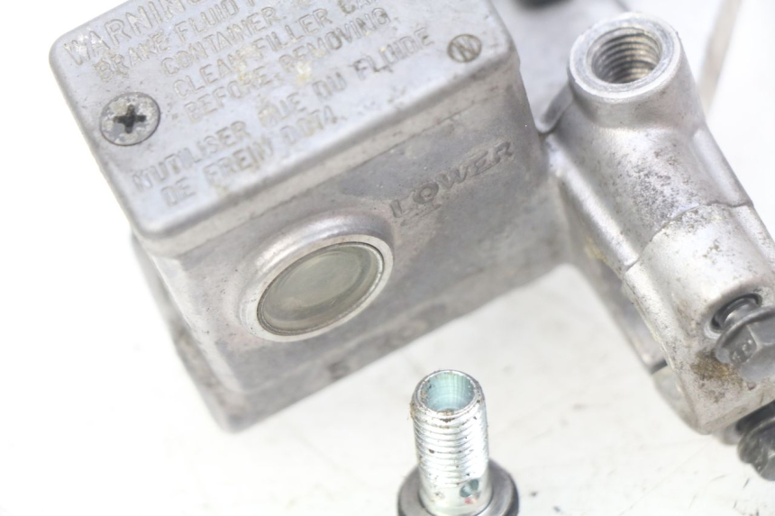 photo de VOORREM HOOFDREMSILINDER SUZUKI SIXTEEN 125 (2008 - 2010) - Andere kijkhoek